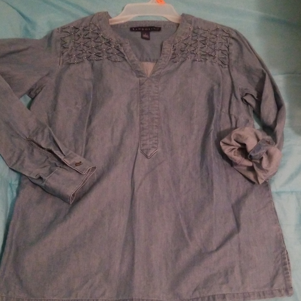 Bandolino chambray shirt.